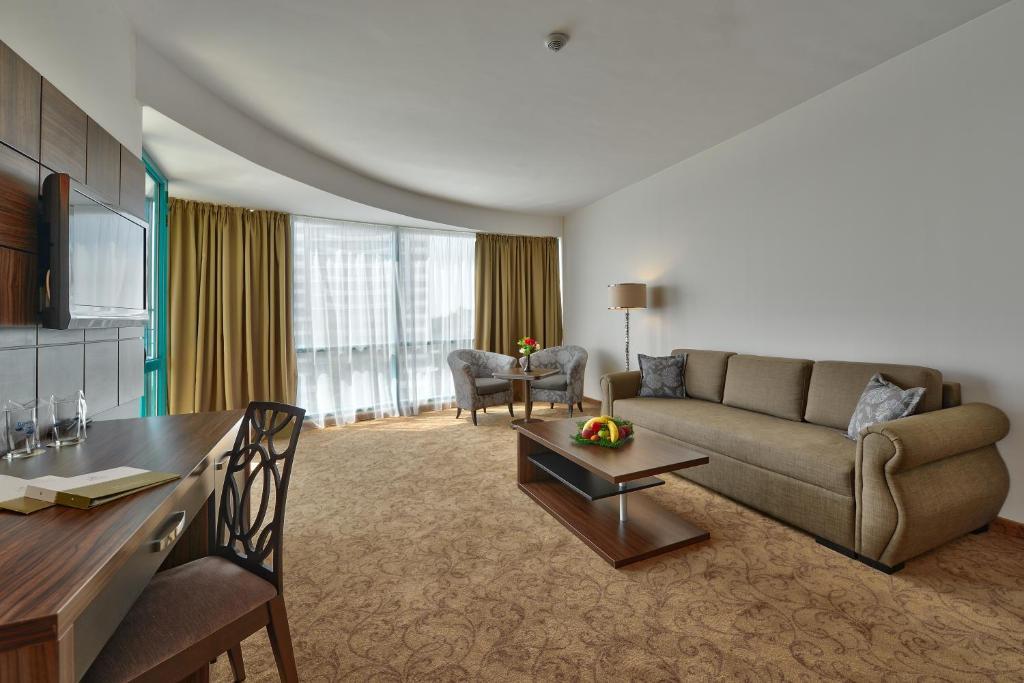 One-Bedroom Suite Balcony up to 12 years old Minibar Drinks,59463433:JPEG