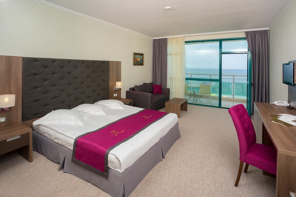 Double or Twin Room Sea View Balcony Minibar Drinks,507622293:JPEG